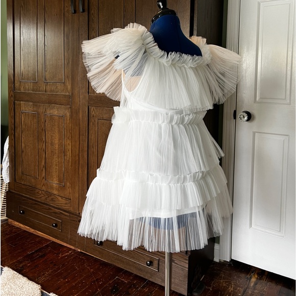 NWOT Untamed Petals White Mini - Picture 4 of 7